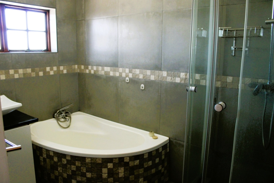 6 Bedroom Property for Sale in Gonubie Eastern Cape